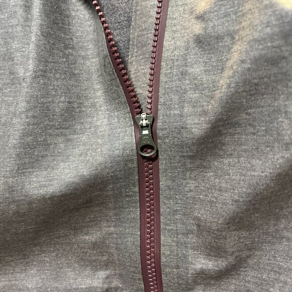 Lululemon The Drizz Lightweight Rain Jacket in Black Cherry Size 4 - Picture 9 of 16